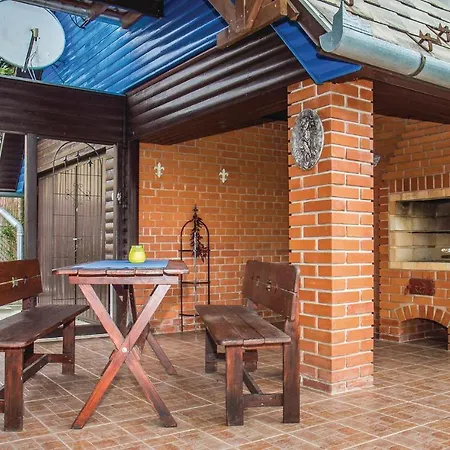 Nice In F-8647 Balatonkeresztur W/ 2 Bedrooms Apartmán