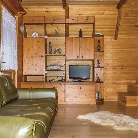 Nice In F-8647 Balatonkeresztur W/ 2 Bedrooms Apartmán