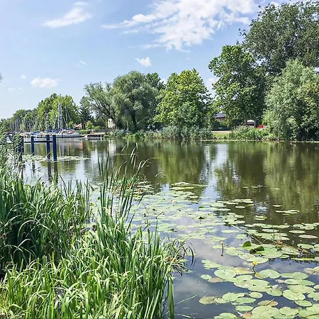 Nice In F-8647 Balatonkeresztur W/ 2 Bedrooms Apartmán *