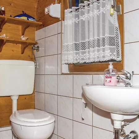 Apartmán Nice In F-8647 Balatonkeresztur W/ 2 Bedrooms