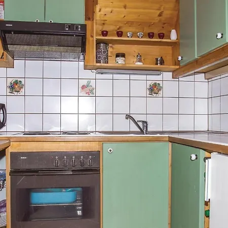 Nice In F-8647 Balatonkeresztur W/ 2 Bedrooms Apartmán *
